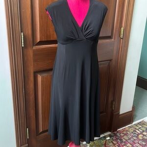 Jones New York   Dress  Midi  Black Midriff style  Soft and Flowing EUC Size 4P